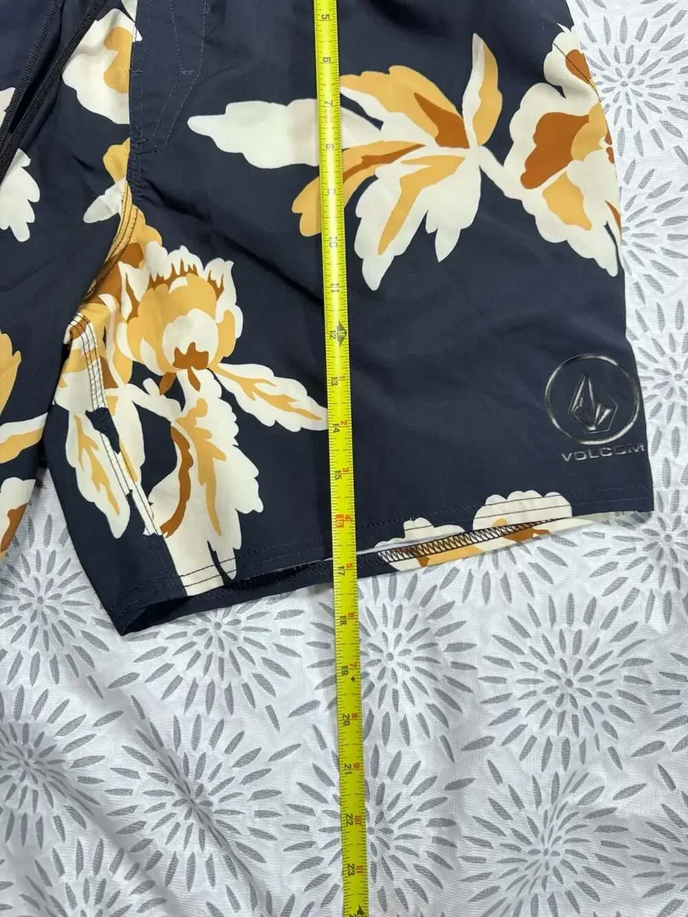 Volcom Men's Floral Print Black and Gold Drawstring Swim Board Shorts Size L